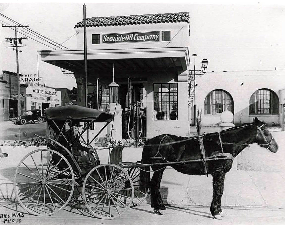 Does Photo Show an 1895 Car Crash Involving the Only 2 Cars in