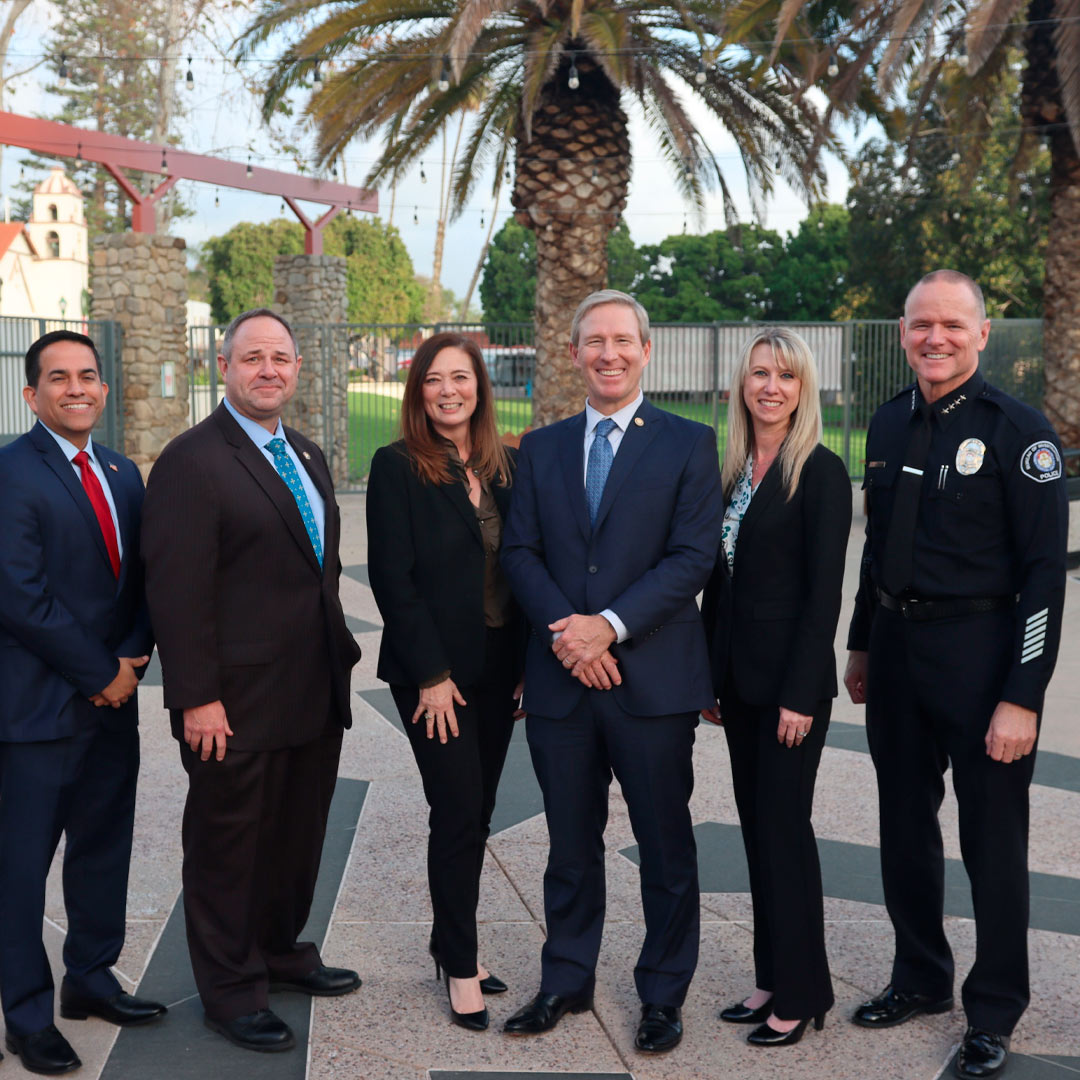 Group photo of Ventura Attorney General standing in middle